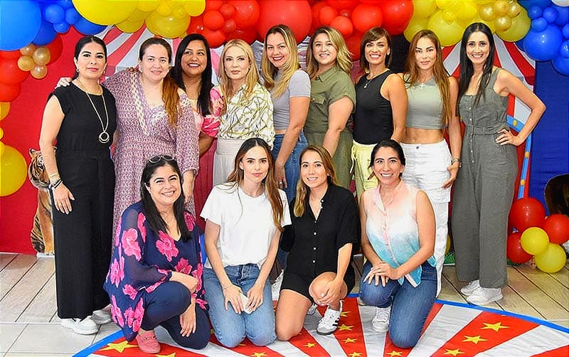¡FELIZ DÍA! - Una estupenda y colorida tarde fue la que disfrutaron este grupo de pequeños, quienes muy contentos festejaron el "Día del Niño"...