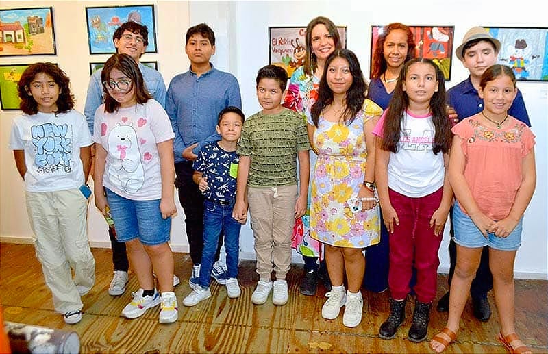 NIÑOS RINDEN HOMENAJE A CRI-CRI