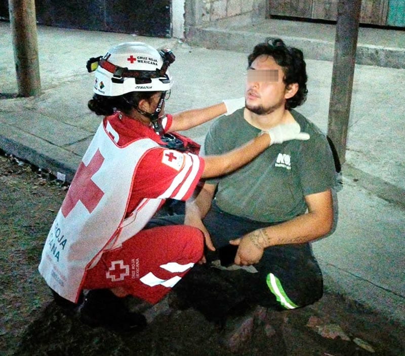 ¡SE ENREDA CON LA MALLA Y VA DIRECTO AL PAVIMENTO!