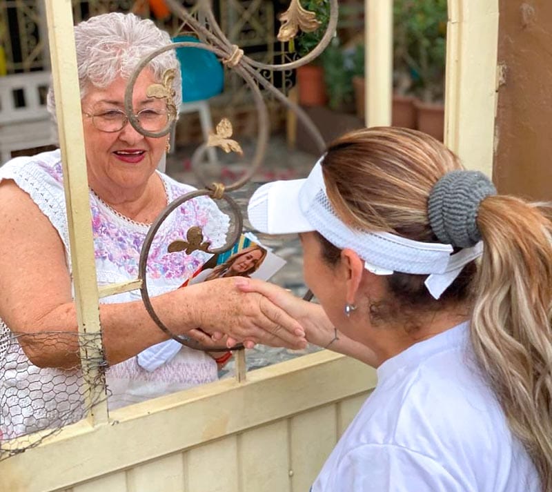 ¡VA AYUDA A LAS NENIS!