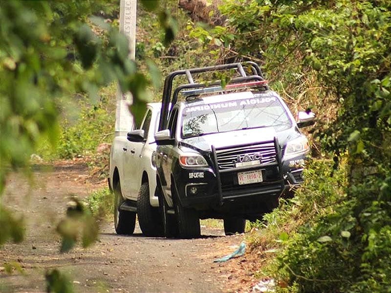 ¡ENCUENTRAN A UNA MUJER DEGOLLADA EN CATEMACO!