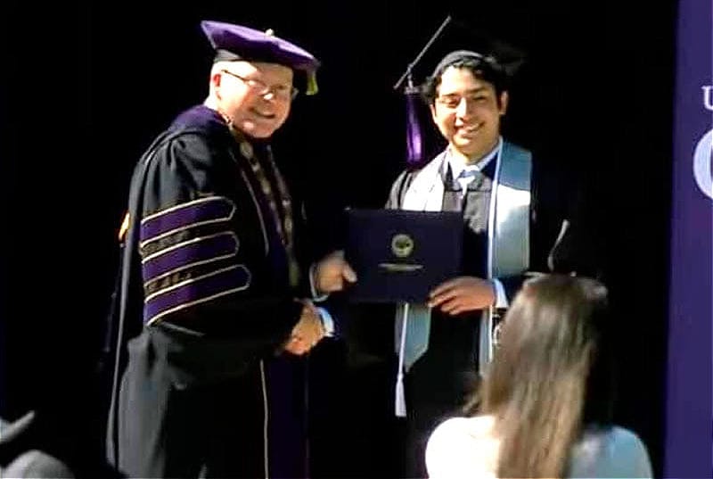 ¡GENIO VERACRUZANO SE GRADÚA CON HONORES DE LA U. DE THE OZARKS!