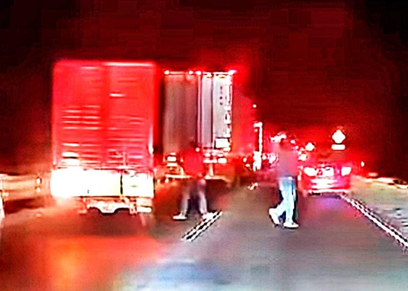 ¡GRABAN A PISTOLEROS ATRACANDO A COMERCIANTE!