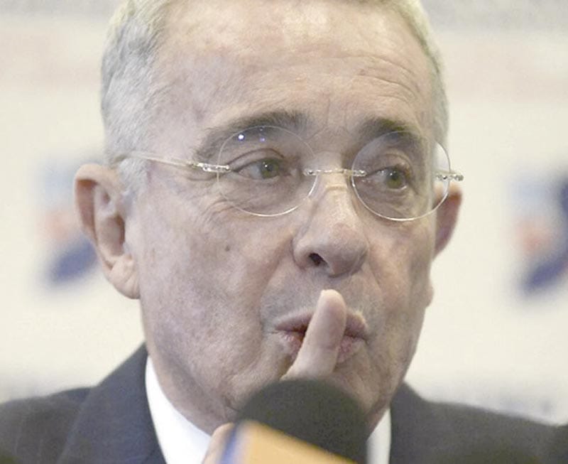 ¡ÁLVARO URIBE ENFRENTA ACUSACIÓN Y SE ACERCA A SER EL PRIMER EX PRESIDENTE EN UN JUICIO EN COLOMBIA!