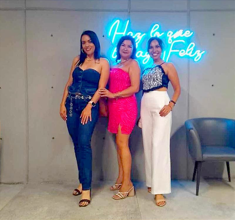 MUY FELICITADA LA BELLA GABRIELA MONTALVO ANDRADE...