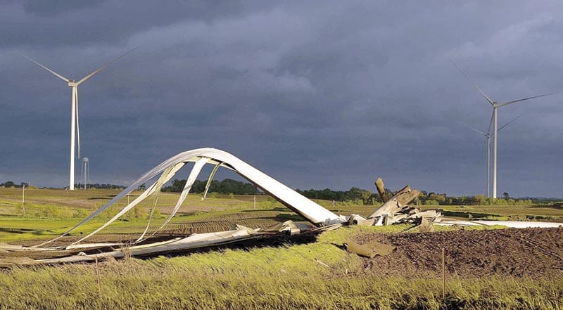 ¡ESTELA DE MUERTE DEJA TORNADO EN EU!