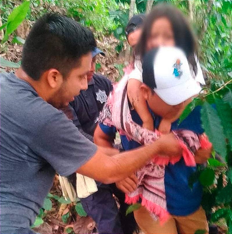 ¡FAMILIA IBA AL FUNERAL Y PERECEN DOS EN CURVA PELIGROSA! - *LA CAMIONETA VOLÓ Y CAYÓ A UN BARRANCO