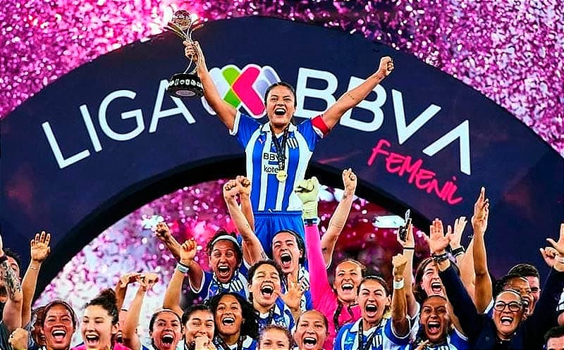 ¡RAYADAS LEVANTA TERCER TÍTULO EN EL FUTBOL FEMENIL!