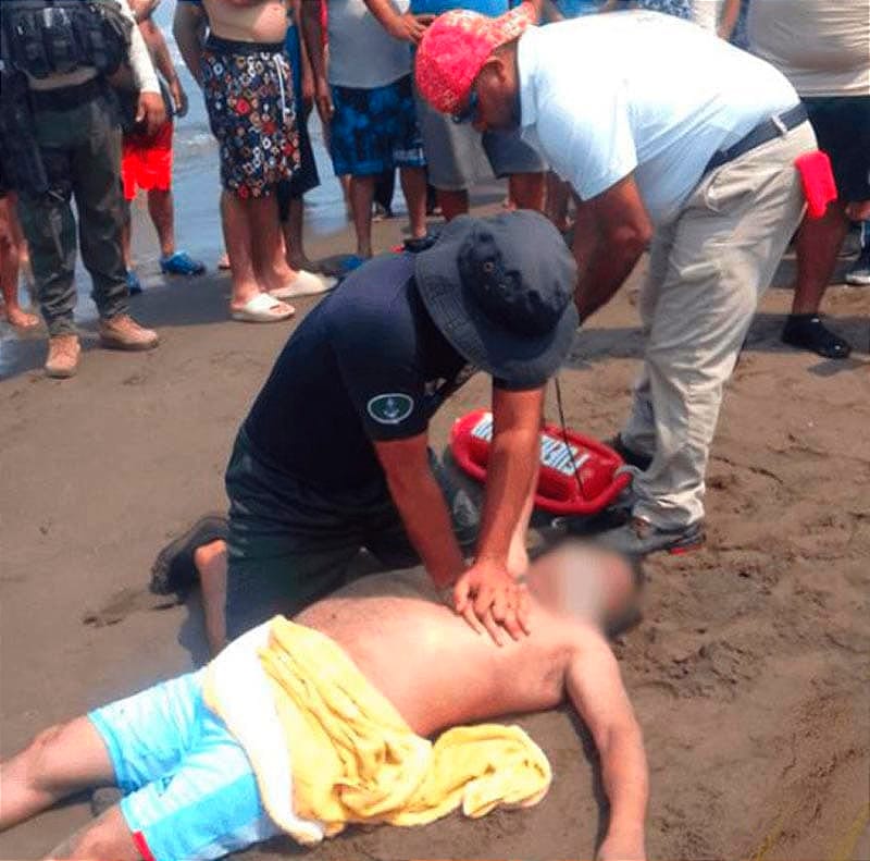 ¡GRITARON CUANDO LO JALÓ LA MAREA! - *PLAYA DE CHACHALACAS