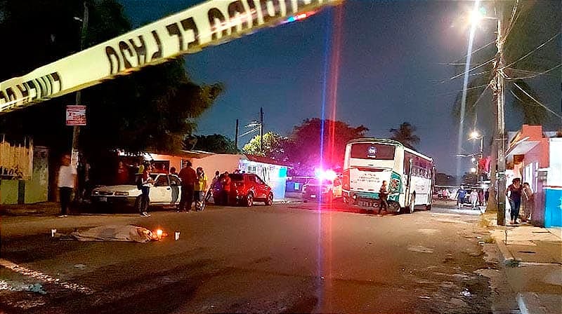 ¡DOÑA ISABEL PIERDE LA VIDA BAJO LAS RUEDAS DEL CAMIÓN! - *El conductor Enrique Rafael L.C., que cubría la ruta Reserva-Plaza Américas fue detenido en el lugar