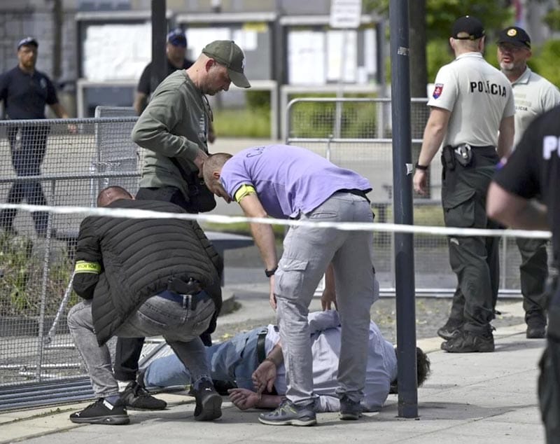 ¡MINISTRO DEL INTERIOR DICE QUE UN “LOBO SOLITARIO" DISPARÓ AL PRIMER MINISTRO!