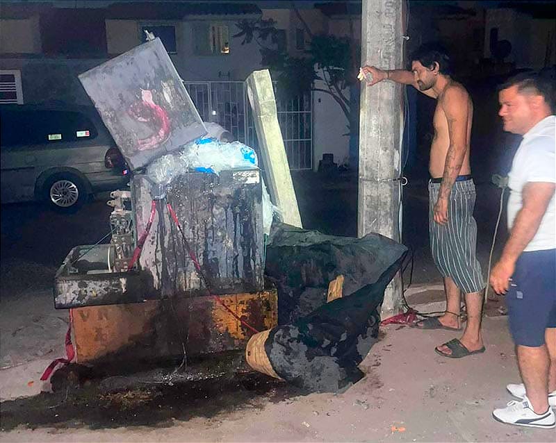 ¡FAMILIAS DE GEO LOS PINOS 2  LE PONEN BOLSAS DE HIELO AL TRANSFORMADOR DE CFE!