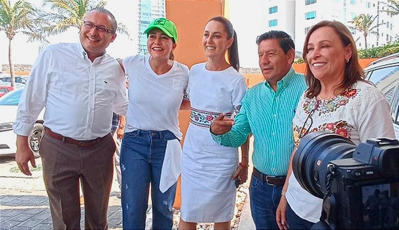 ¡Y RESPONDE CON BESOS!