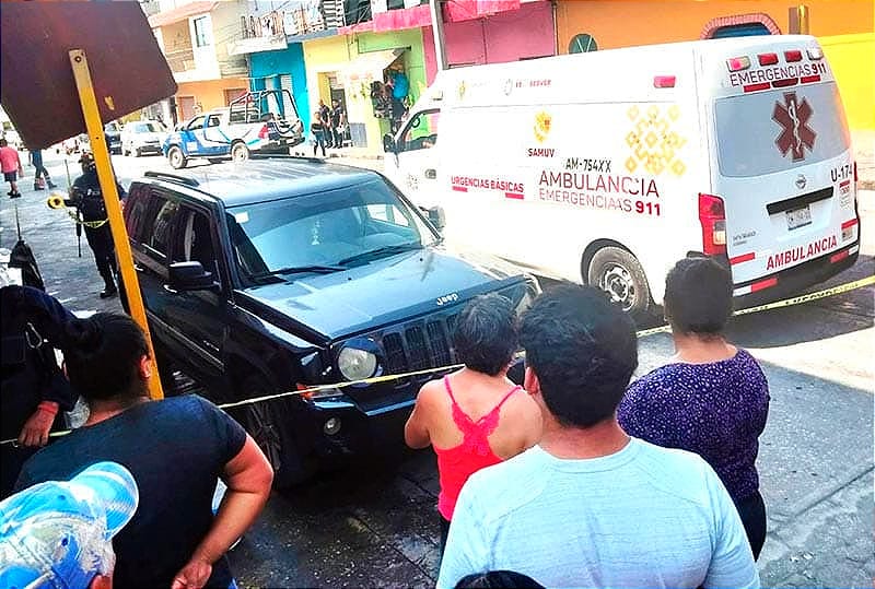 ¡PISTOLEROS MATAN A CARPINTERO EN RESTAURANTE DE YANGA!