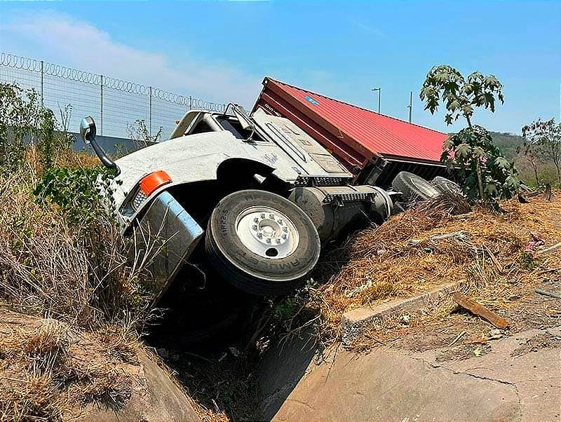 ¡SE SALE DEL KM 13.5! - *EVITANDO EL CHOQUE CON OTRO OTRO TRÁILER