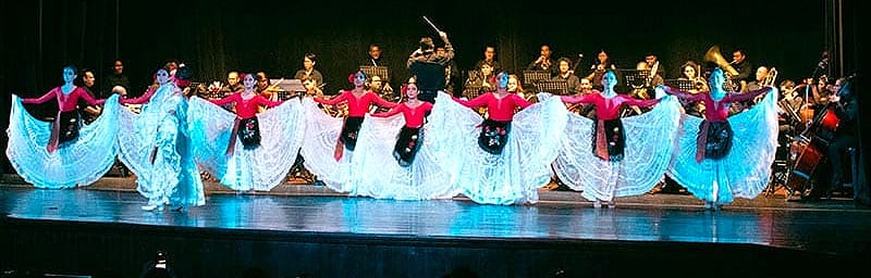 “PEDRO, EL LOBO Y ALGO MÁS…”