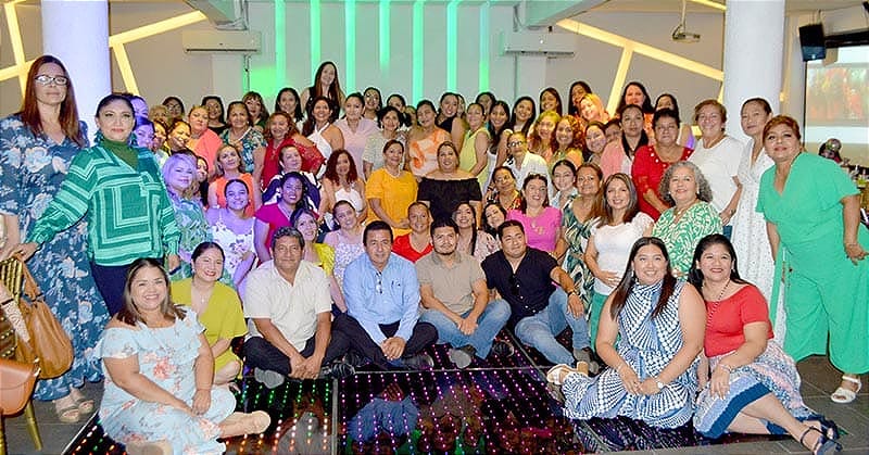 MAESTROS CELEBRAN SU DÍA!