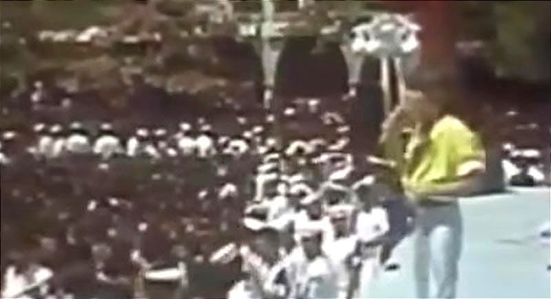 ¡RICKY MARTÍN SE ESTRENÓ EN EL CARNAVAL CUANDO TENÍA 13 AÑOS! - *Cantó en el Zócalo en 1985