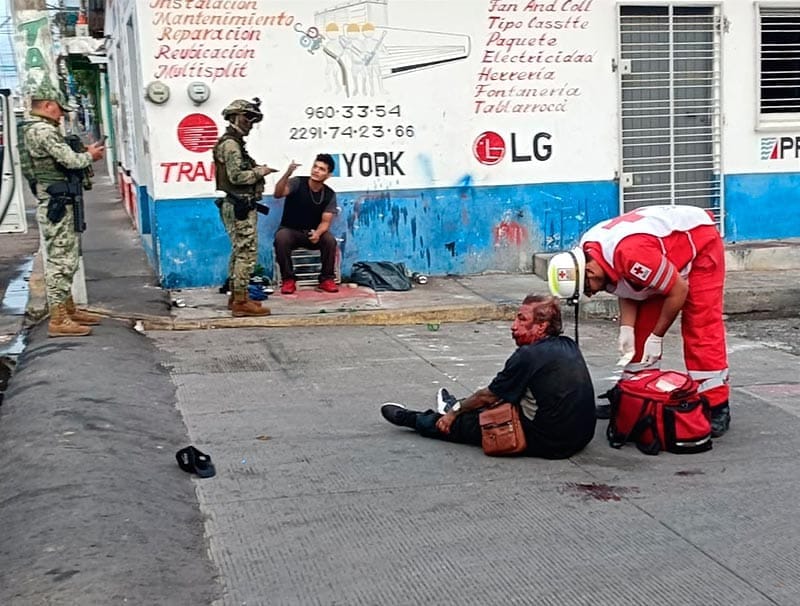 ¡ENCUENTRAN A HOMBRE SALVAJEMENTE GOLPEADO!