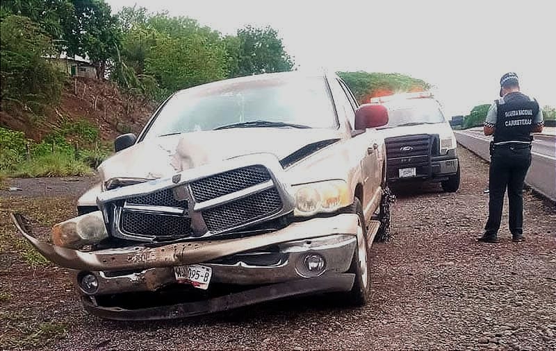¡EMBISTE A PAREJA MOTORIZADA EN LA VERACRUZ-CÓRDOBA! - ELLA MURIÓ, ÉL ESTA GRAVE *ABANDONAN LA CAMIONETA KILÓMETROS ADELANTE
