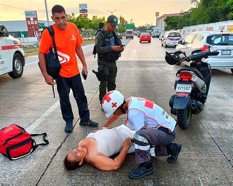 ¡DERRAPAN MOTOCICLISTAS POR DIÉSEL DERRAMADO! - RAFAEL CUERVO