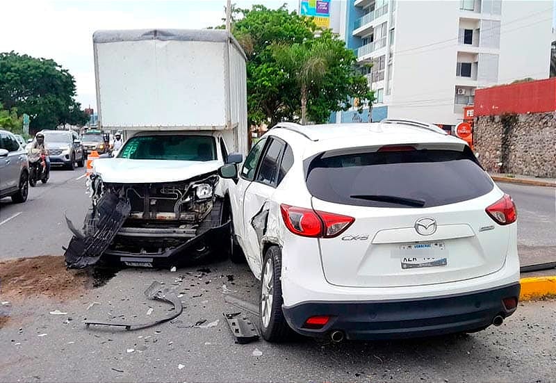 ¡TRES HERIDOS EN ENCONTRONAZO! - COLISIÓN EN LA RIVIERA VERACRUZANA