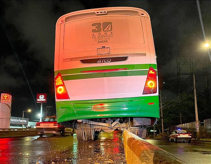 ¡ATORADO EN EL PUENTE BICENTENARIO!
