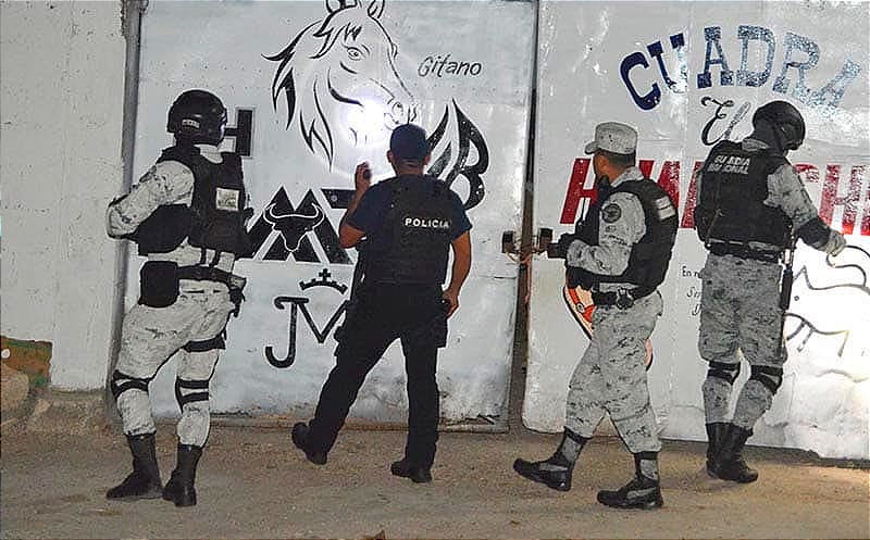 ¡TIROTEAN NEGOCIO DE CARNITAS EN LAS CHOAPAS! - *TESTIGOS VIERON HUIR A DOS HOMBRES EN MOTO