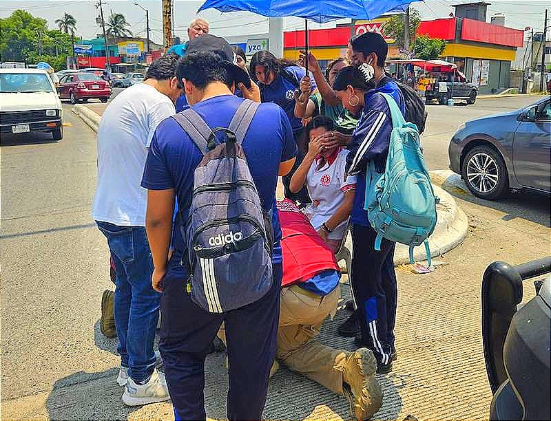 ¡LA ATROPELLA CRUZANDO EL TOPE! - *QUE SE LE CONFUNDIERON LOS PEDALES