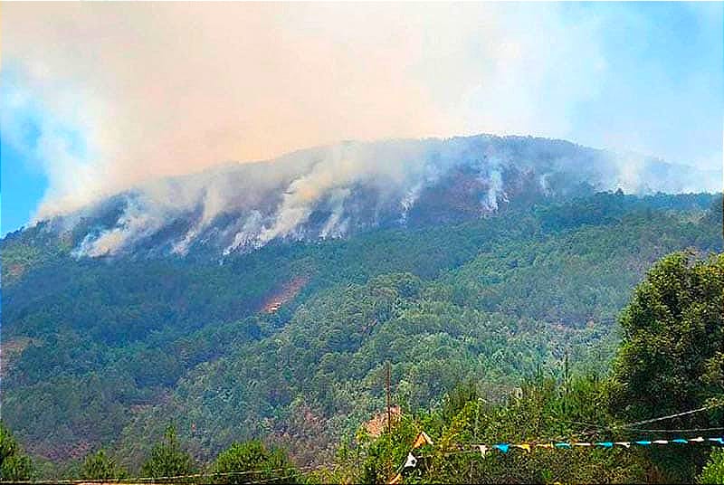 ¡ULTIMÁTUM EN SOLEDAD ATZOMPA! - *Si no hay apoyo para apagar incendios, habitantes bloquearán zona centro