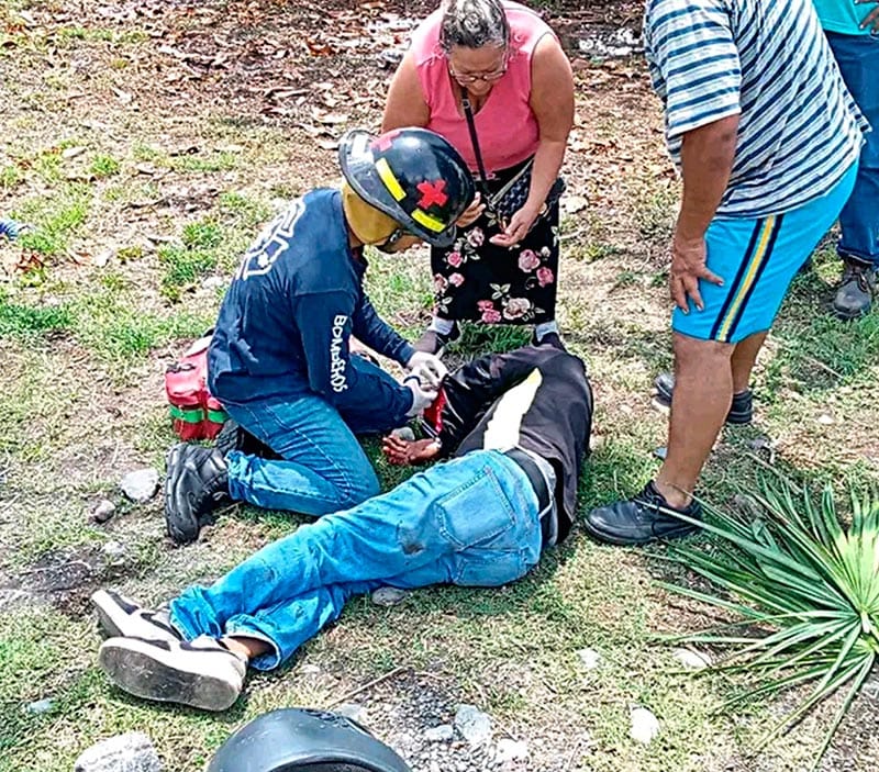 ¡DOS “JINETES” HERIDOS EN CHOQUE DE MOTOS!