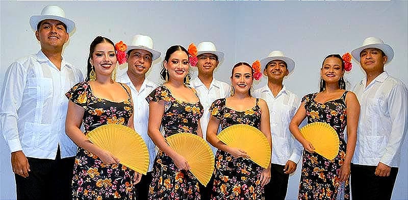BAILAN Y CANTAN EN LOS 100 AÑOS DE CARNAVAL! - UNIVERSIDAD VERACRUZANA