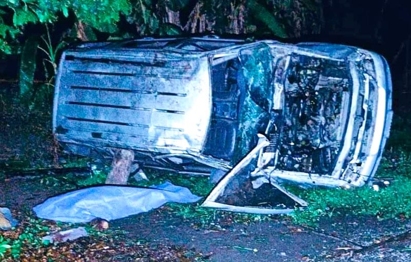 ¡BUSCAN A CONDUCTOR QUE VOLCÓ CAMIONETA Y PROVOCÓ LA MUERTE DE SU AMIGO!