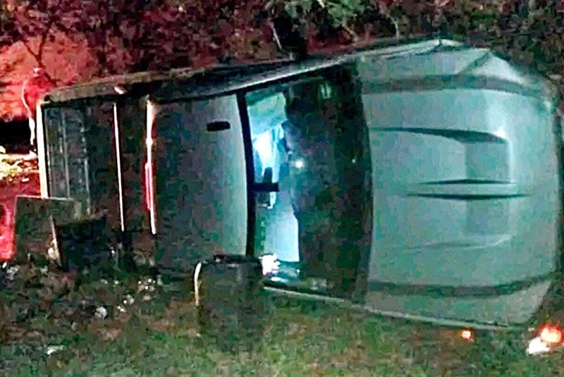 ¡SE VOLTEA CAMIONETA DE LUJO EN LA CARRETERA! - Tierra Blanca