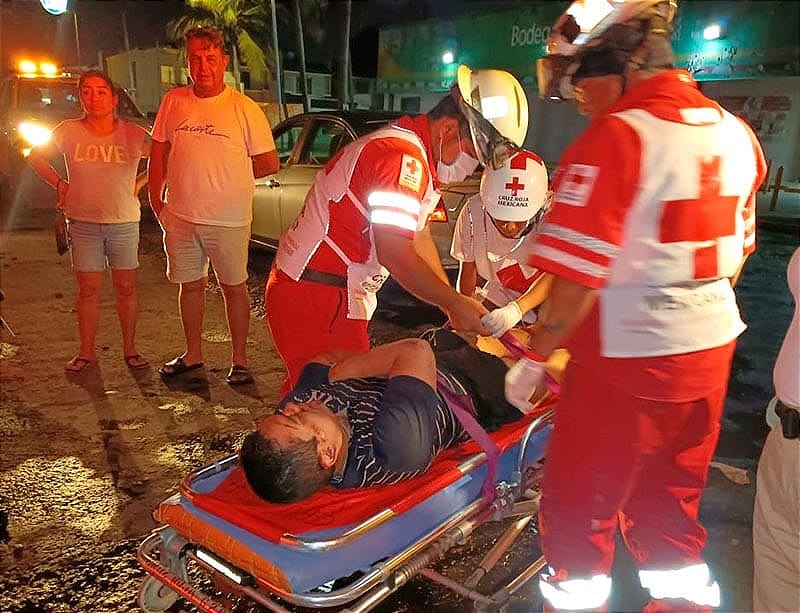 ¡LE CAE ENCIMA LA MOTO! - LAS BRISAS