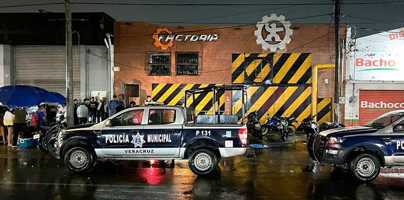 ¡BATALLA CAMPAL EN ‘FACTORIA’! - CERCA DE 100 JOVENES SE LIARON A GOLPES