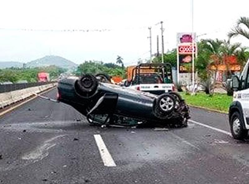 ¡VOLCADURA EN LA XALAPA-VERACRUZ!