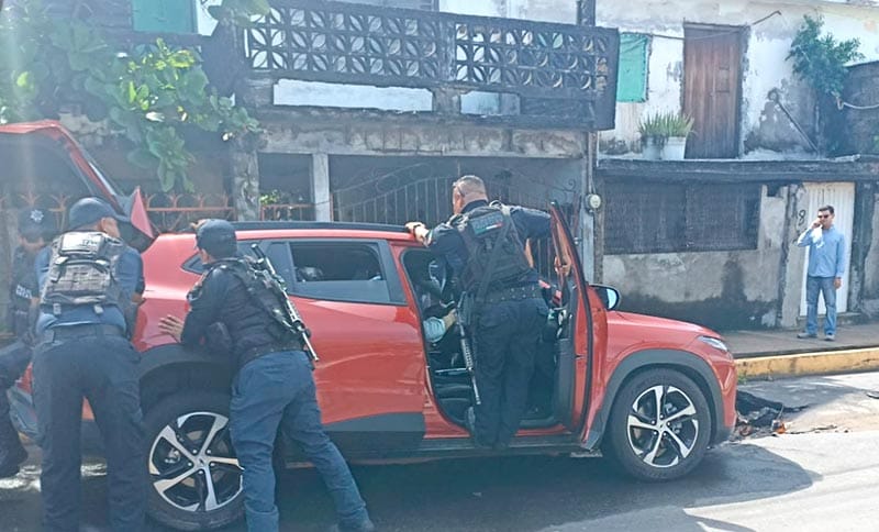 ¡SOCAVONES CASI SE TRAGAN DOS VEHÍCULOS! - COLONIA CHAPULTEPEC Y LA LÓPEZ MATEOS