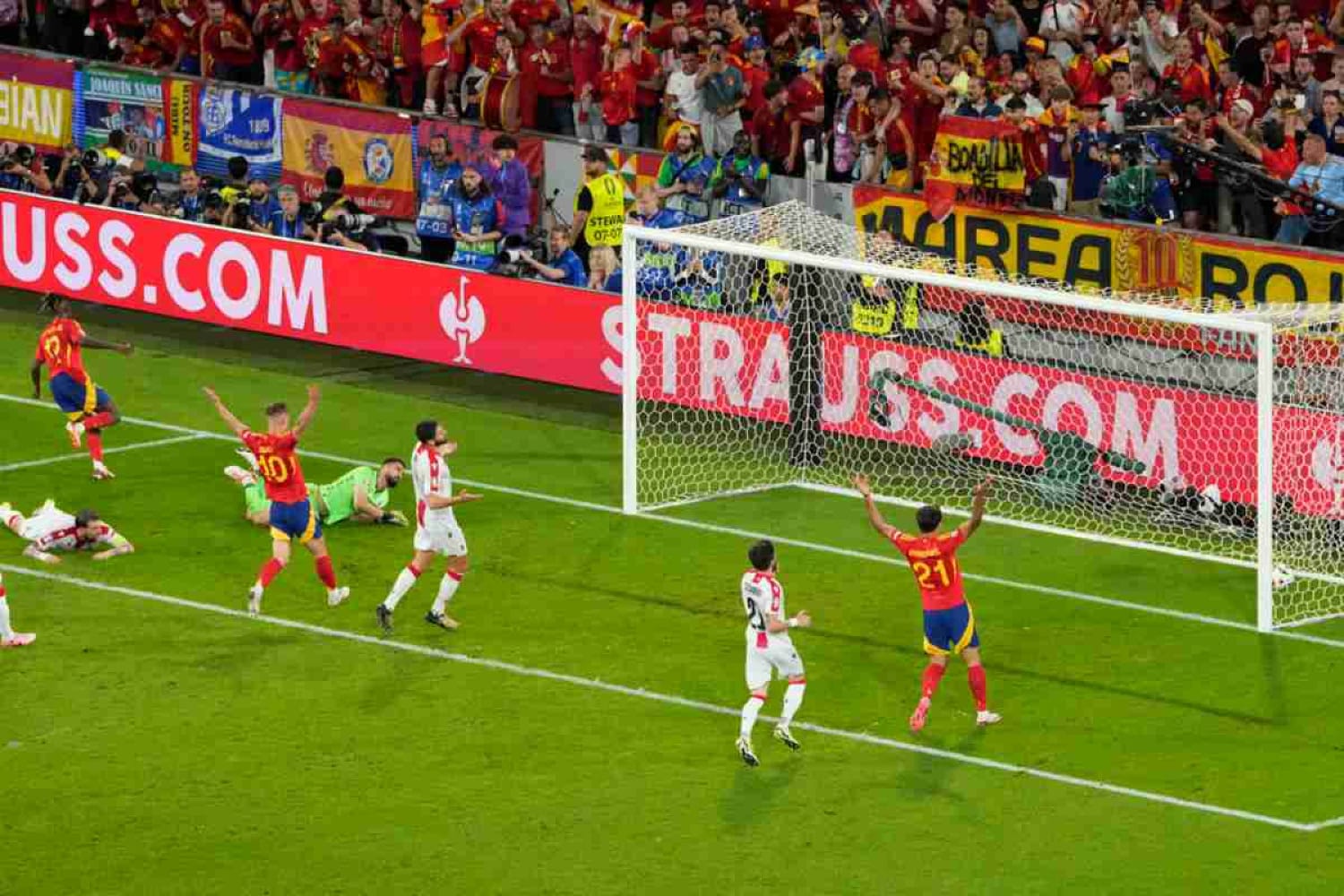 ¡ESPAÑA GOLEA A GEORGIA Y AVANZA A CUARTOS!