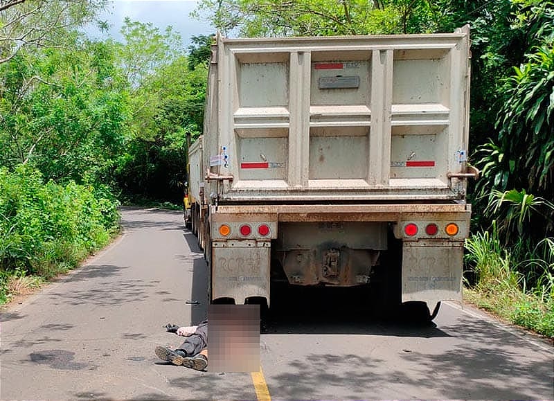 ¡DE PRONTO UNA CAMIONETA QUE IBA ADELANTE DE ELLOS SE FRENO...! - VIAJABA EN UNA MOTO EN COMPAÑÍA DE SU HIJO