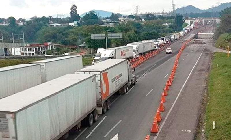 ¡“DE TERROR...”! - UNA PELÍCULA...