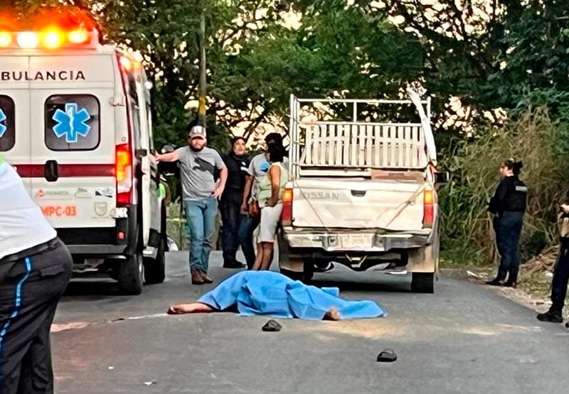 ¡MOTOCICLISTA PIERDE LA VIDA EN ENCONTRONAZO CONTRA CAMIONETA!