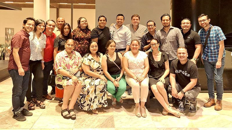 ÁLVARO CELEBRA ENTRE AMIGOS