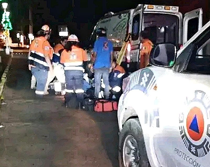 ¡MOTOCICLISTA DEJA MEDIO CACHETE EN UN DERRAPÓN!