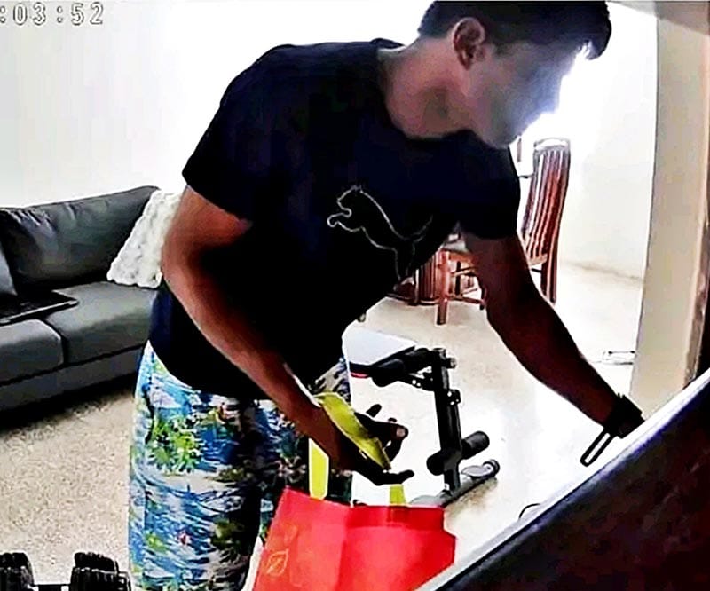 ¡GRABAN A “JAULERO” ROBANDO EN CASA DE SU VECINO!