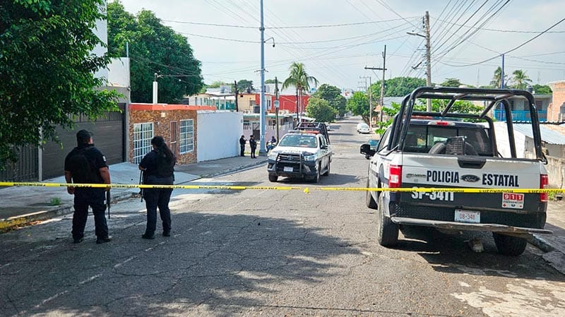 ¡ATACAN A PLOMAZOS A POLICÍAS! - CIVILES ARMADOS LES DISPARARON DESDE UNA CAMIONETA