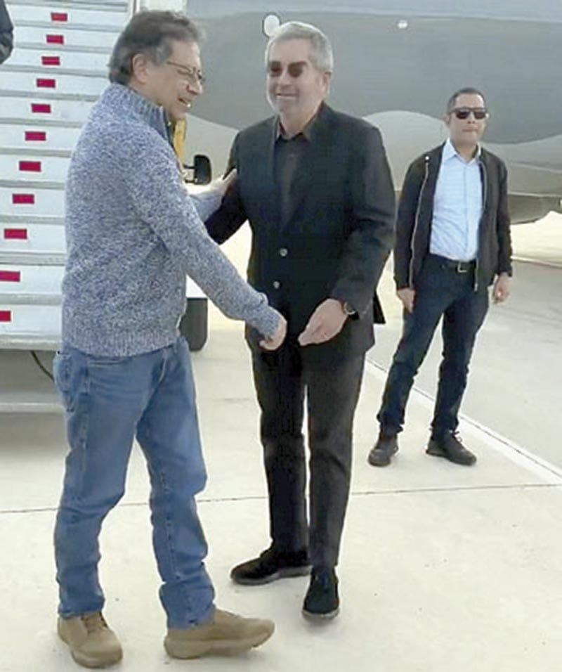 ¡LLEGA A MÉXICO GUSTAVO PETRO, PRESIDENTE DE COLOMBIA!