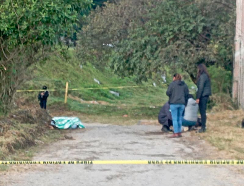 ¡LO MATAN A PUÑALADAS!