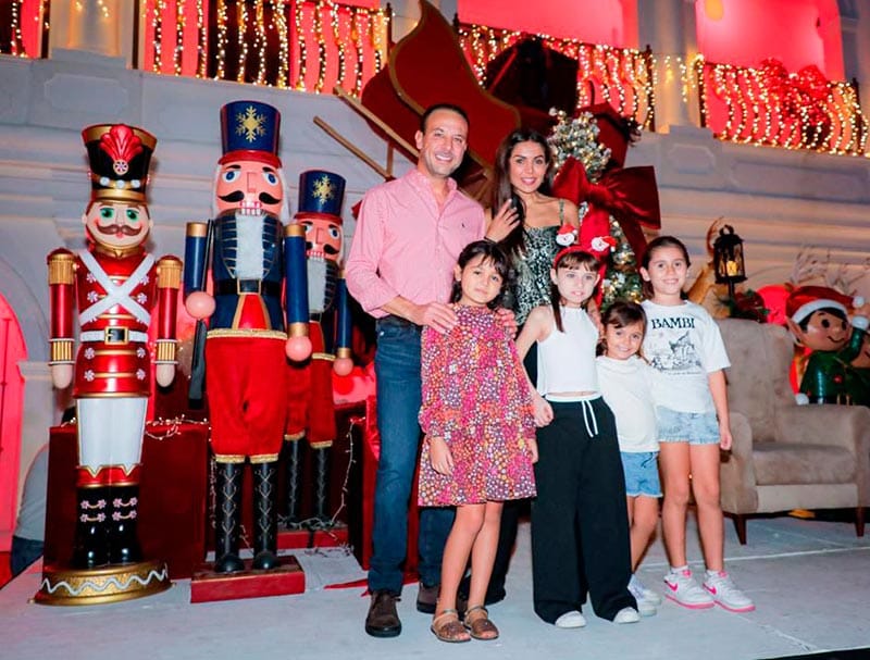 ¡UNÁNUE PRENDE EL ÁRBOL DE NAVIDAD!