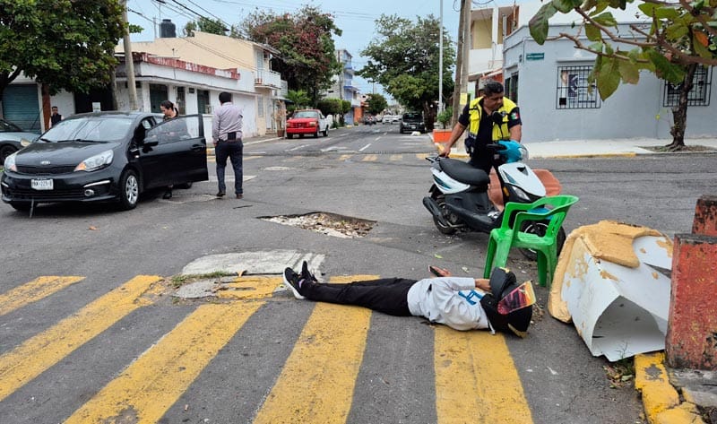 ¡POR ESQUIVAR BACHE ARROLLÓ A MOTOCICLISTA!